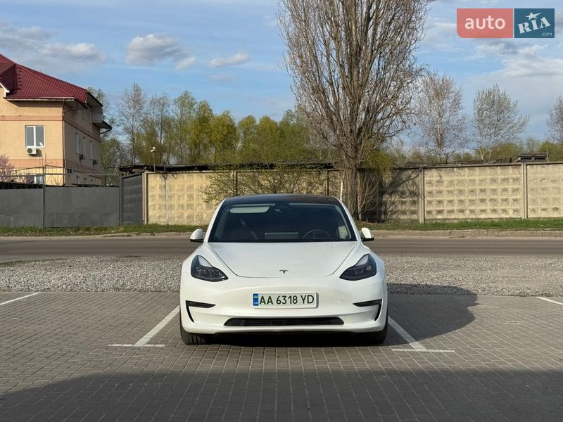 Седан Tesla Model 3 2023 в Києві