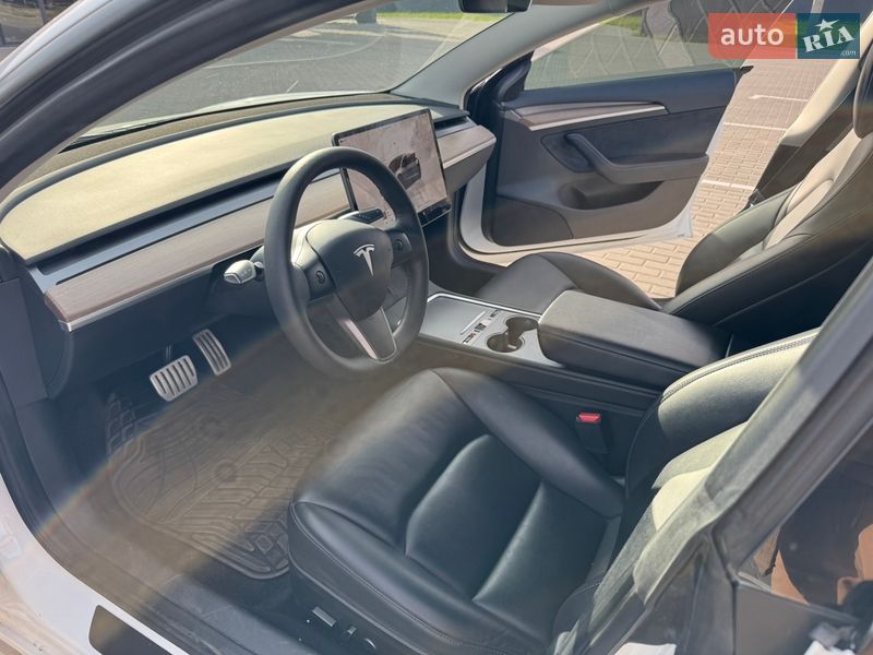 Седан Tesla Model 3 2023 в Києві