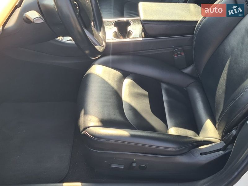 Седан Tesla Model 3 2017 в Нововолынске