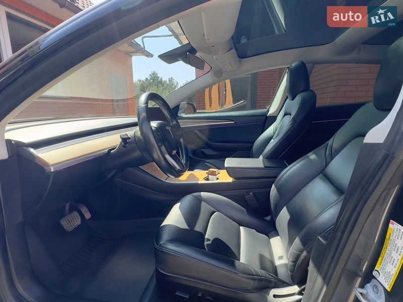 Седан Tesla Model 3 2019 в Виннице