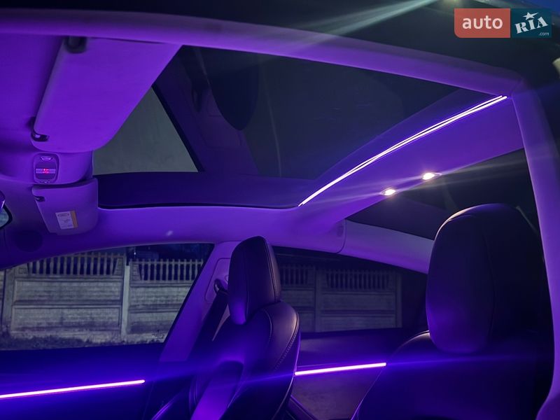 Седан Tesla Model 3 2019 в Виннице