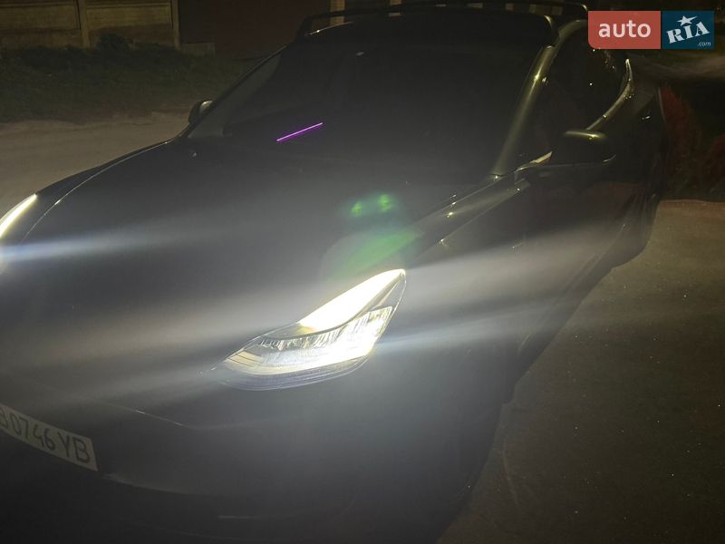 Седан Tesla Model 3 2019 в Виннице