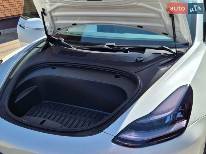 Седан Tesla Model 3 2020 в Белой Церкви