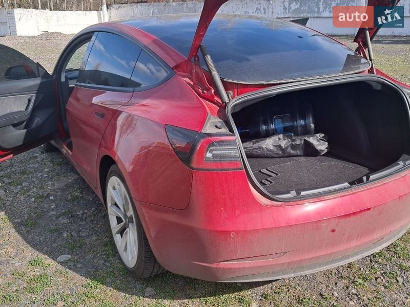 Седан Tesla Model 3 2020 в Києві