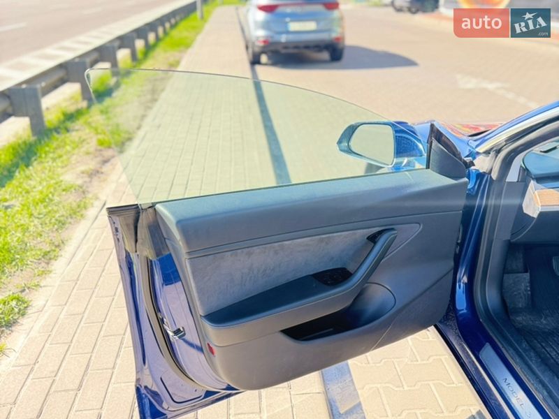 Седан Tesla Model 3 2019 в Києві