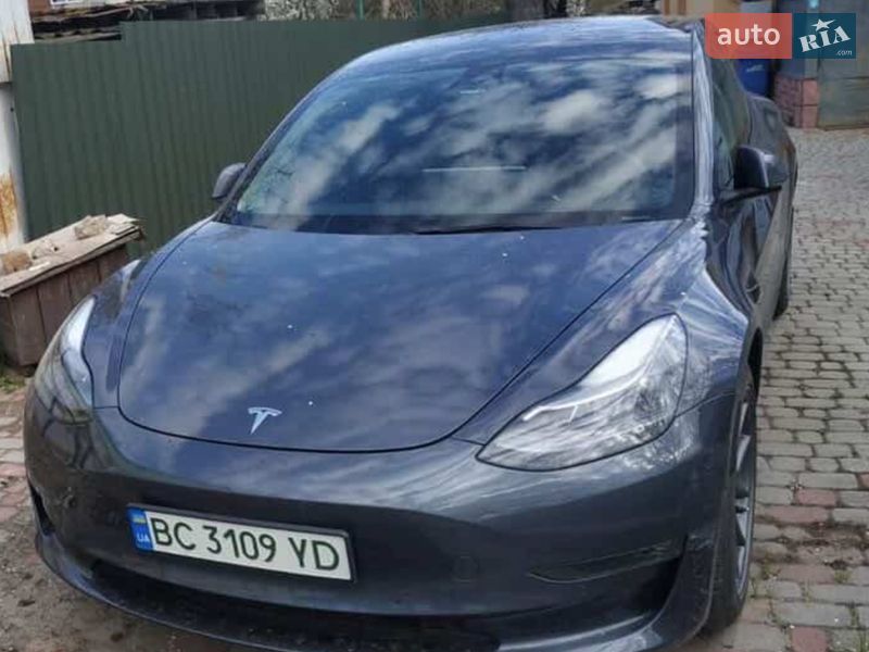 Седан Tesla Model 3 2022 в Львове