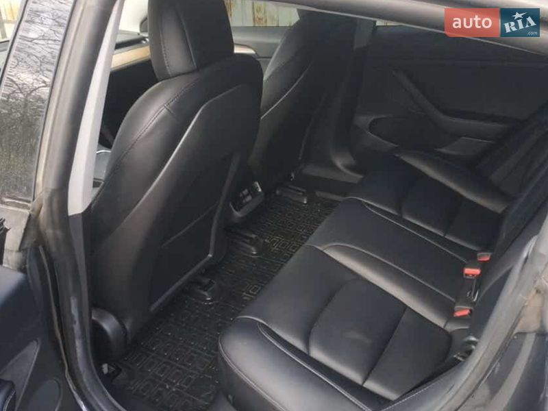 Седан Tesla Model 3 2022 в Львове