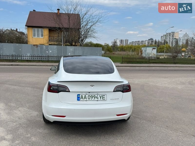 Седан Tesla Model 3 2022 в Києві