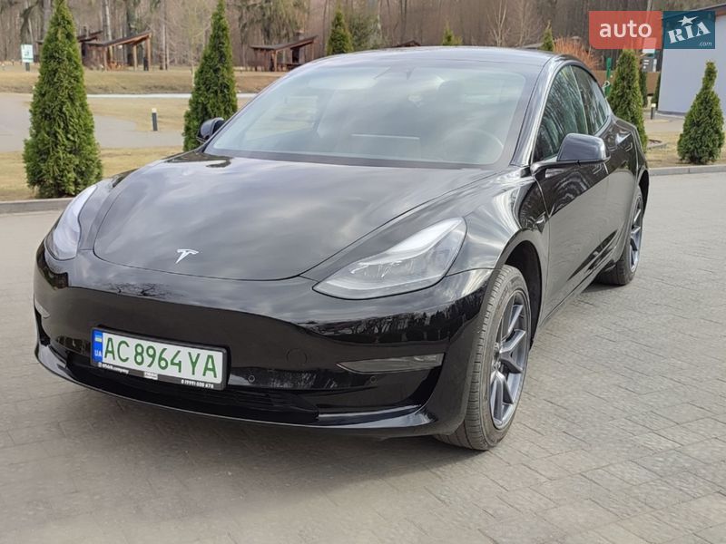 Седан Tesla Model 3 2021 в Луцьку