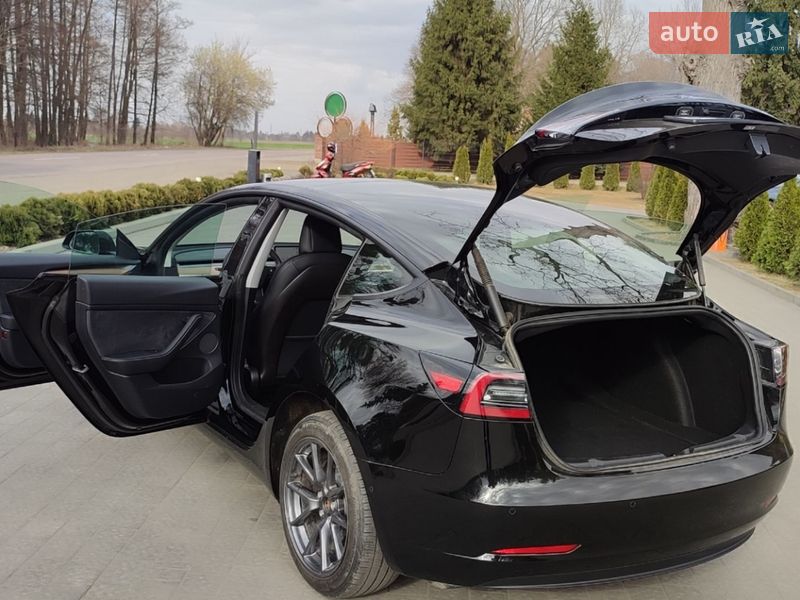 Седан Tesla Model 3 2021 в Луцьку