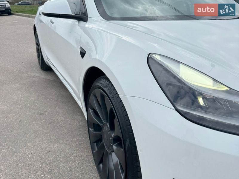 Седан Tesla Model 3 2022 в Києві