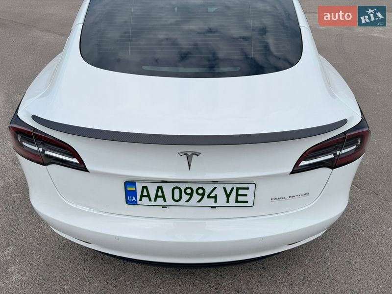 Седан Tesla Model 3 2022 в Києві