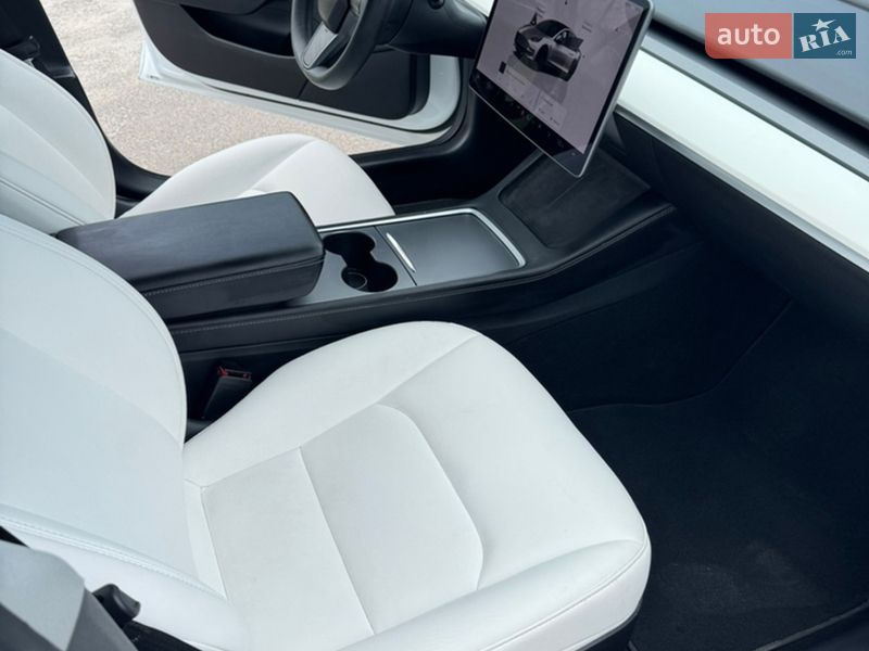 Седан Tesla Model 3 2022 в Києві