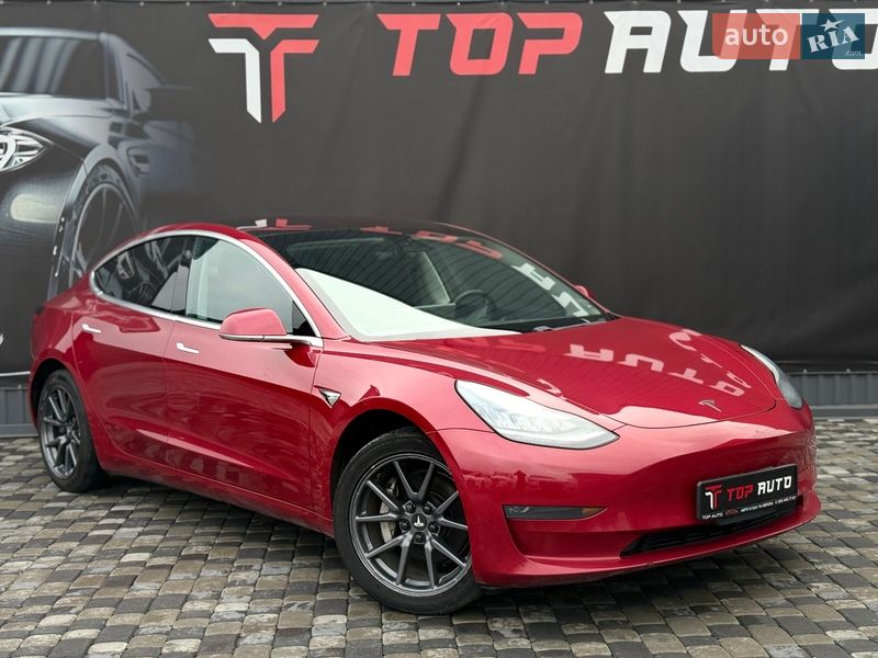 Седан Tesla Model 3 2018 в Львові