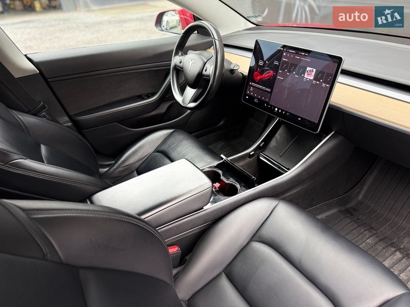 Седан Tesla Model 3 2018 в Львові