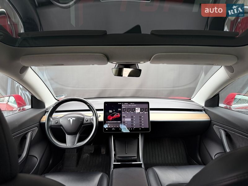 Седан Tesla Model 3 2018 в Львові