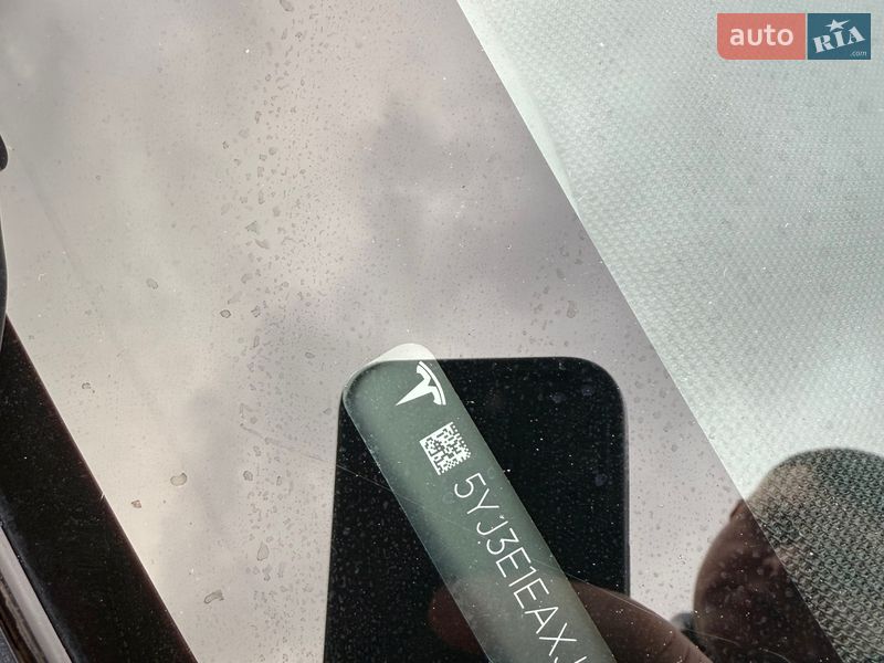 Седан Tesla Model 3 2018 в Львові