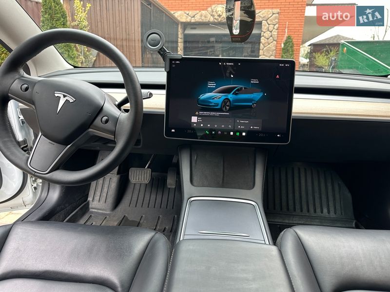 Седан Tesla Model 3 2022 в Богуславі