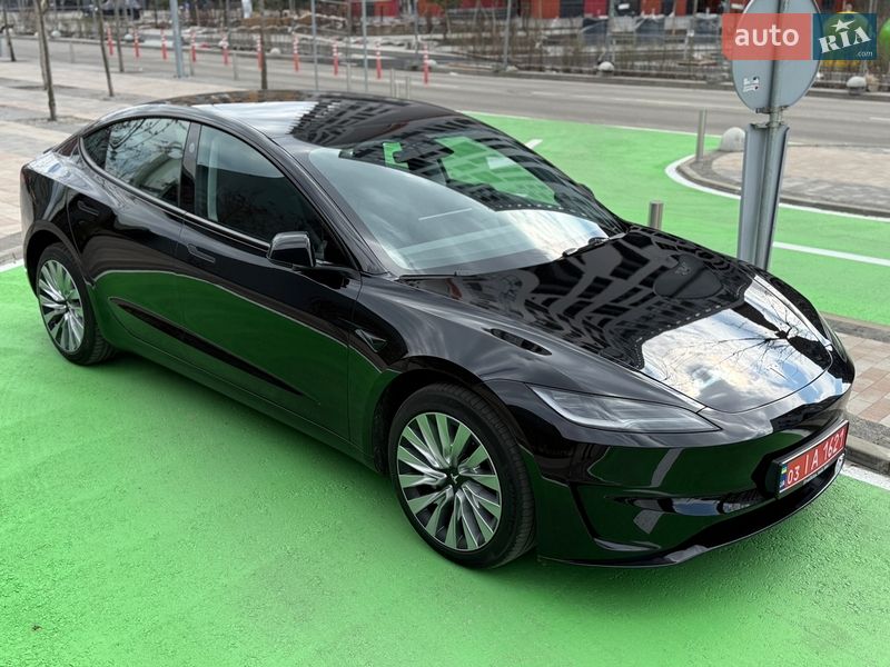 Седан Tesla Model 3 2024 в Києві