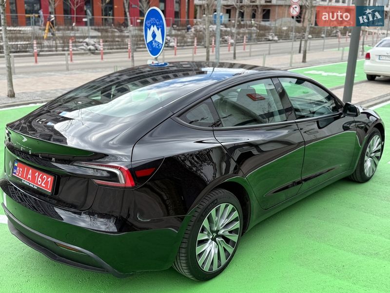 Седан Tesla Model 3 2024 в Києві