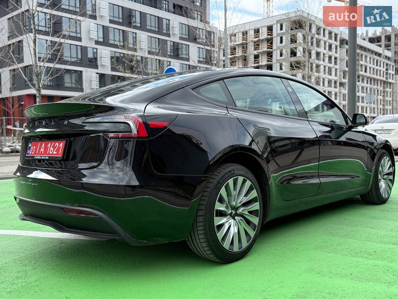 Седан Tesla Model 3 2024 в Києві