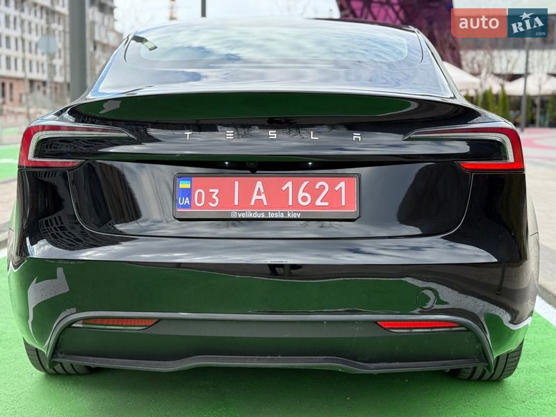 Седан Tesla Model 3 2024 в Києві