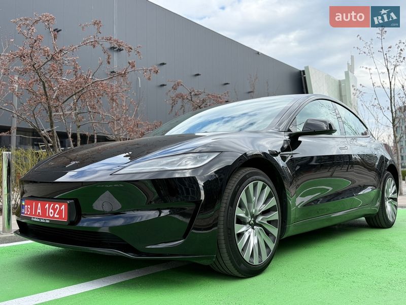 Седан Tesla Model 3 2024 в Києві