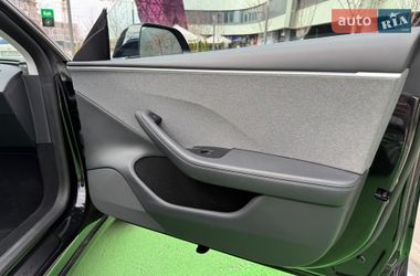 Седан Tesla Model 3 2024 в Києві