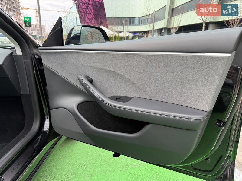 Седан Tesla Model 3 2024 в Києві
