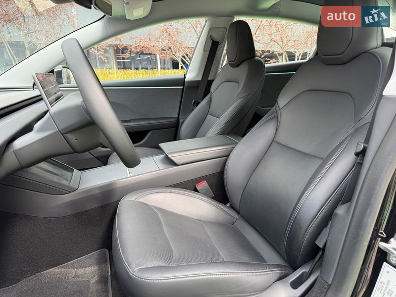 Седан Tesla Model 3 2024 в Києві