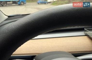 Седан Tesla Model 3 2023 в Днепре