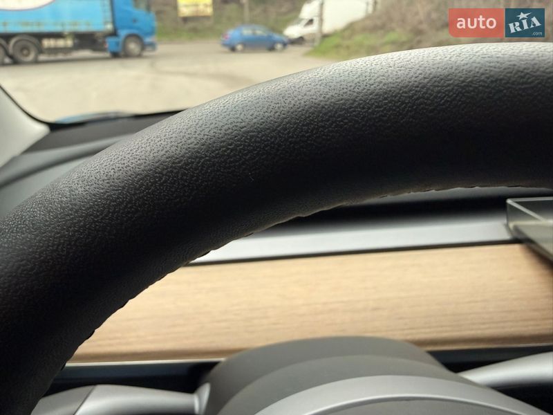 Седан Tesla Model 3 2023 в Днепре