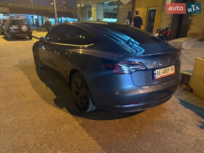Седан Tesla Model 3 2023 в Днепре