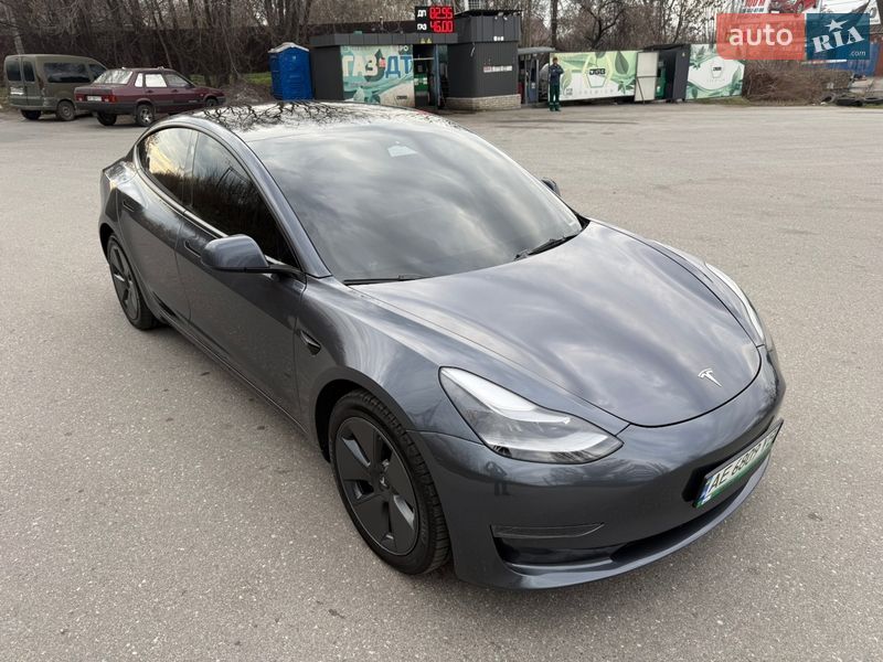 Седан Tesla Model 3 2023 в Днепре