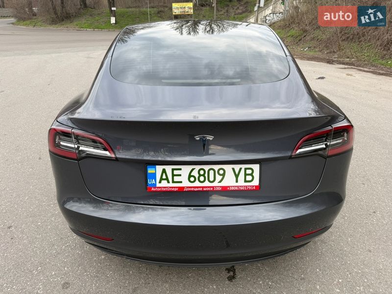 Седан Tesla Model 3 2023 в Днепре