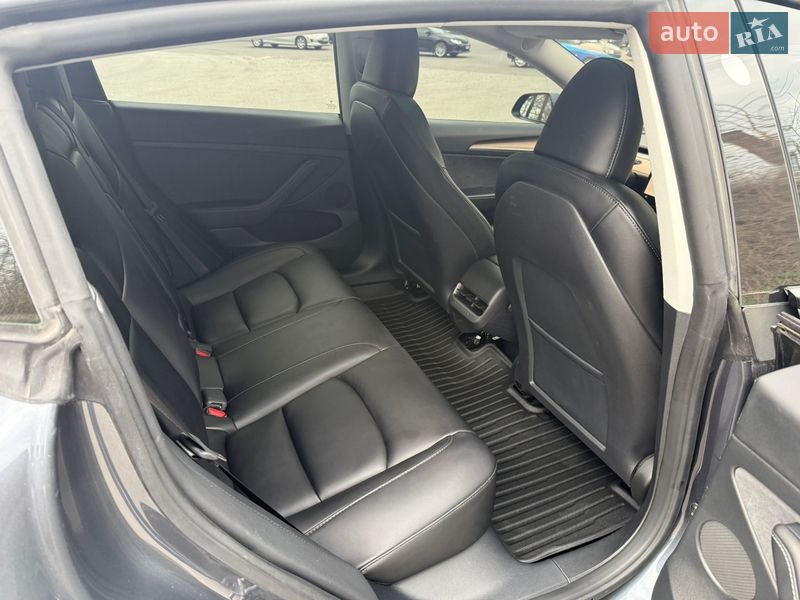 Седан Tesla Model 3 2023 в Днепре