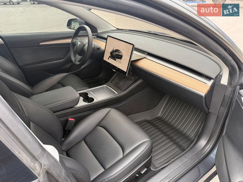 Седан Tesla Model 3 2023 в Днепре