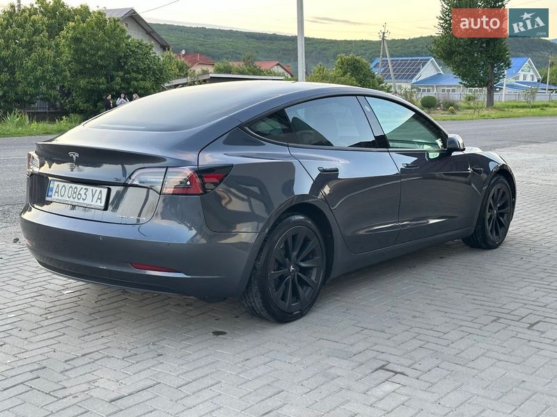 Седан Tesla Model 3 2021 в Ужгороде