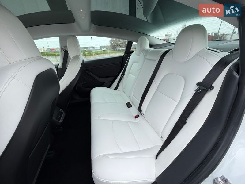 Седан Tesla Model 3 2021 в Киеве