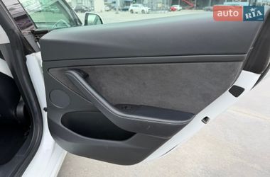 Седан Tesla Model 3 2021 в Киеве