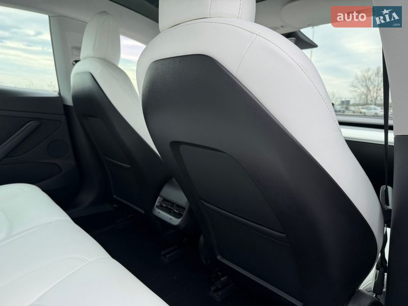 Седан Tesla Model 3 2021 в Киеве
