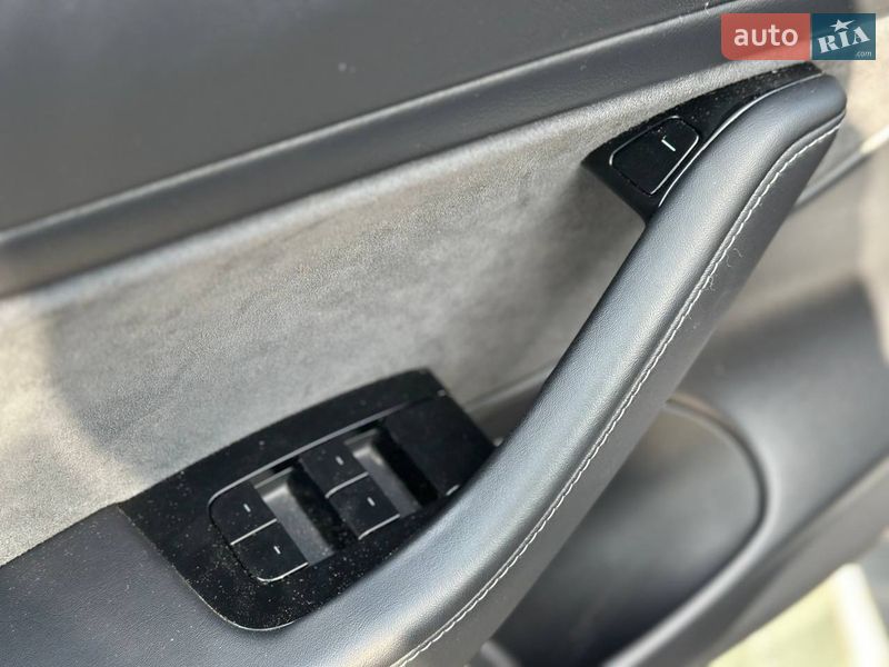 Седан Tesla Model 3 2018 в Днепре