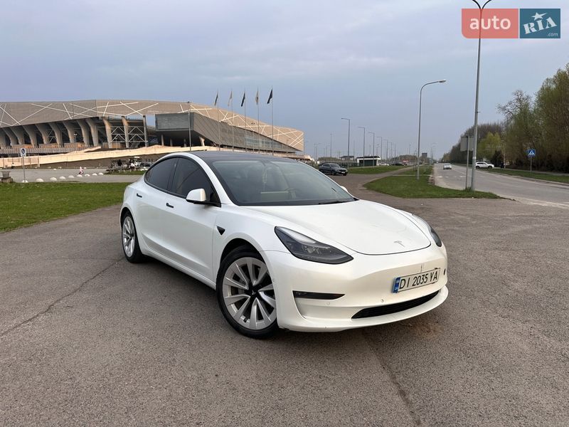 Седан Tesla Model 3 2021 в Львові