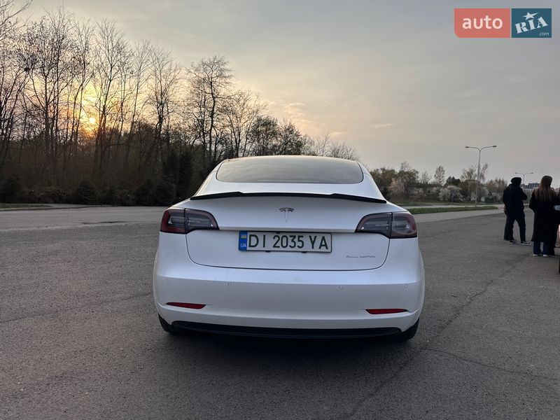 Седан Tesla Model 3 2021 в Львові