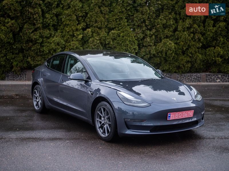 Седан Tesla Model 3 2023 в Києві
