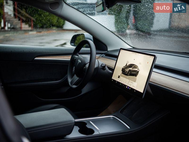 Седан Tesla Model 3 2023 в Києві