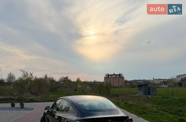 Седан Tesla Model 3 2021 в Здолбунове
