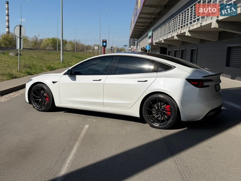 Седан Tesla Model 3 2024 в Киеве