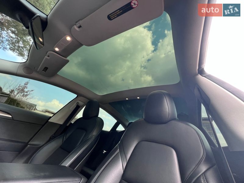 Седан Tesla Model 3 2022 в Львові