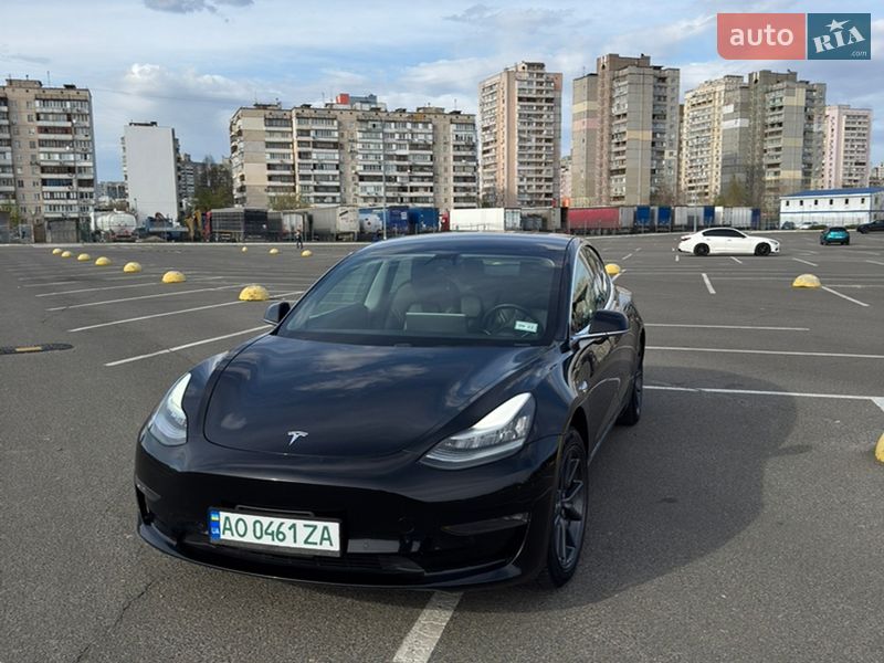 Седан Tesla Model 3 2019 в Киеве